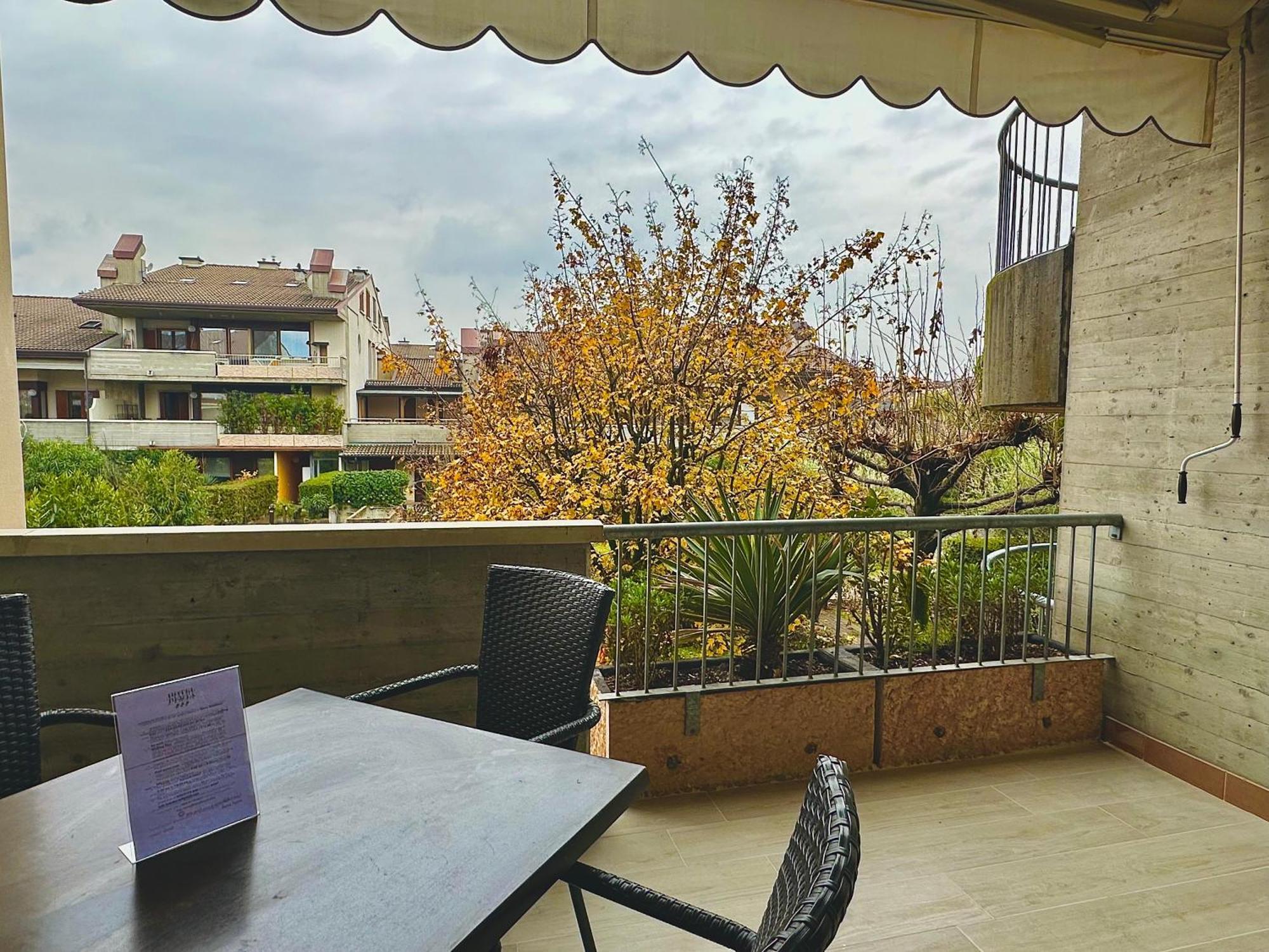 Aparthotel Lauri & Faggi Desenzano del Garda Zewnętrze zdjęcie