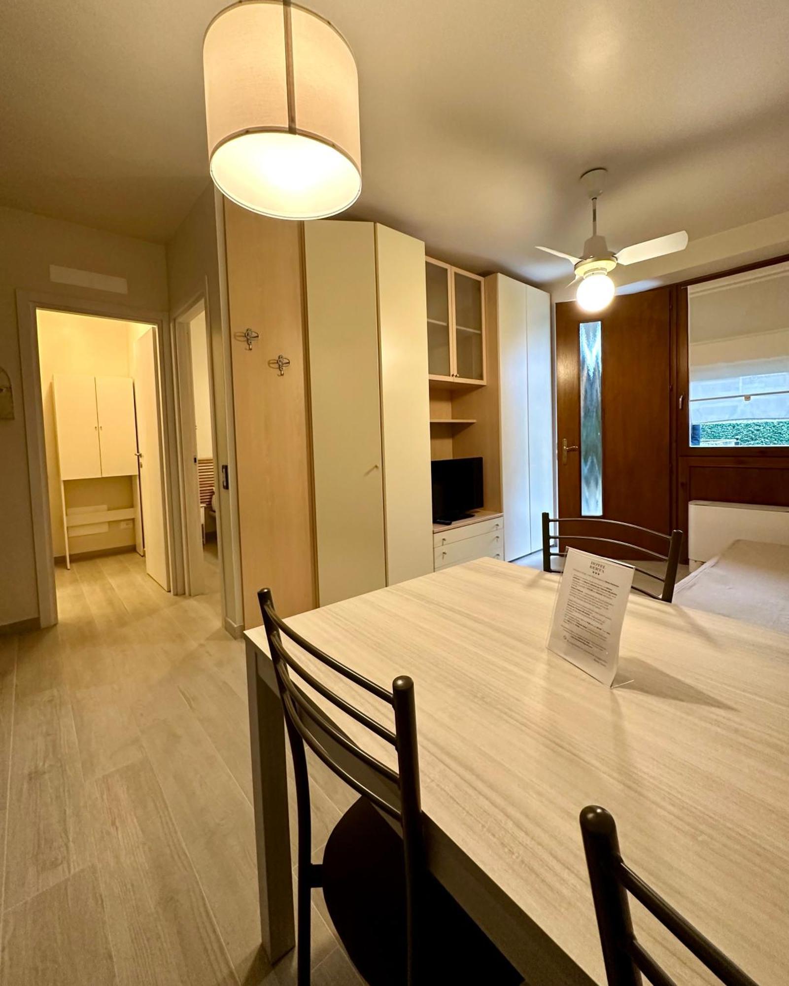 Aparthotel Lauri & Faggi Desenzano del Garda Zewnętrze zdjęcie