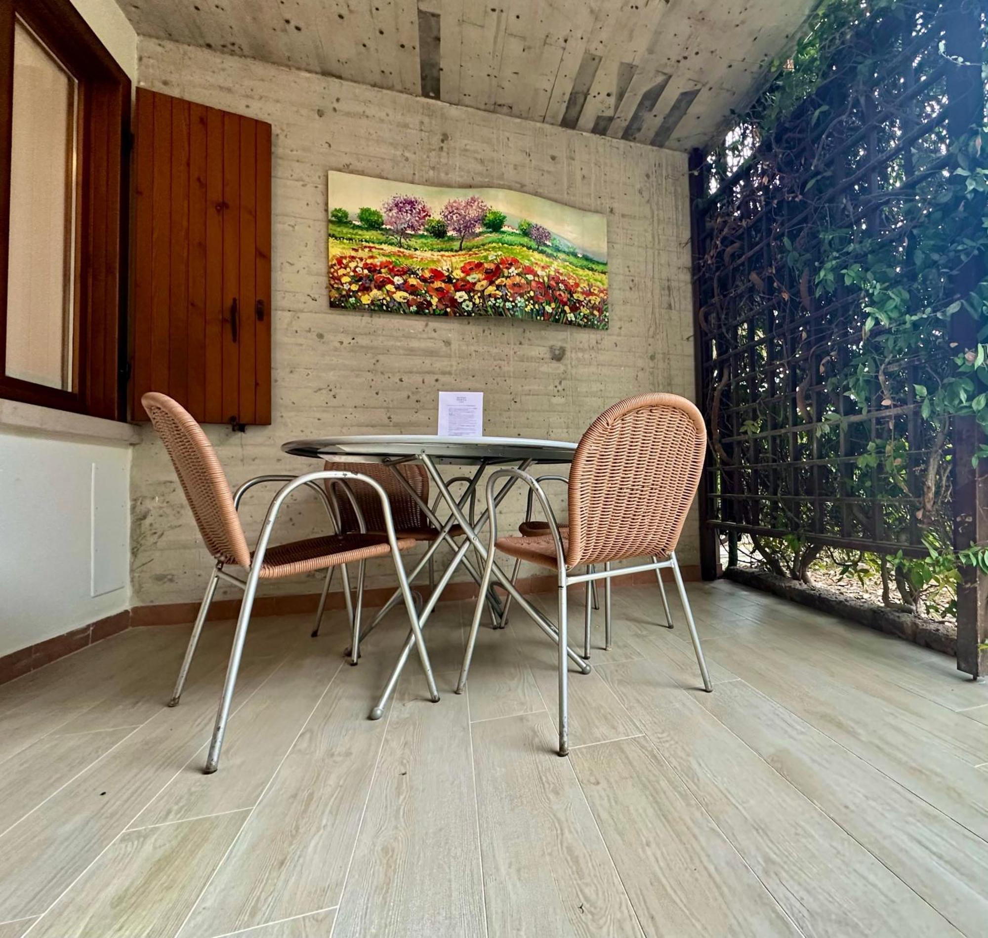 Aparthotel Lauri & Faggi Desenzano del Garda Zewnętrze zdjęcie