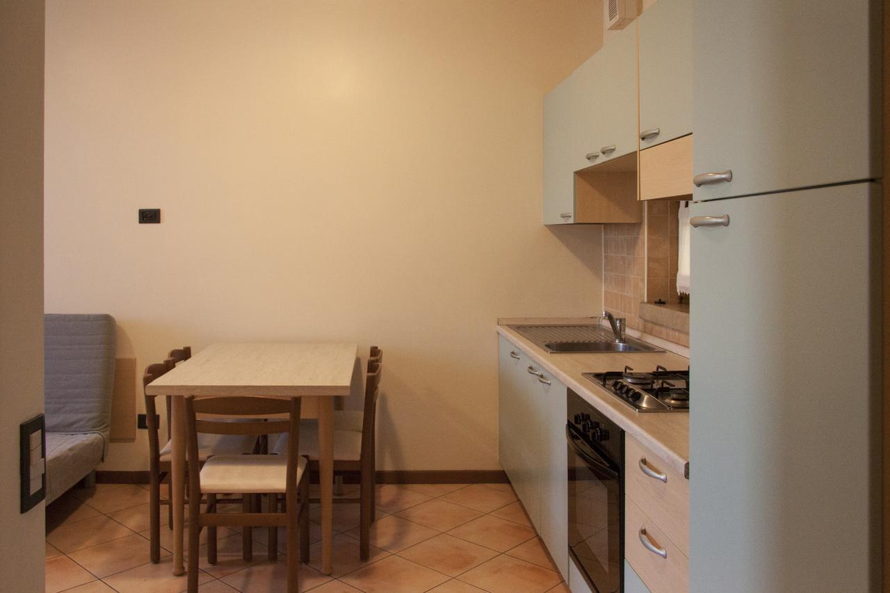 Aparthotel Lauri & Faggi Desenzano del Garda Zewnętrze zdjęcie