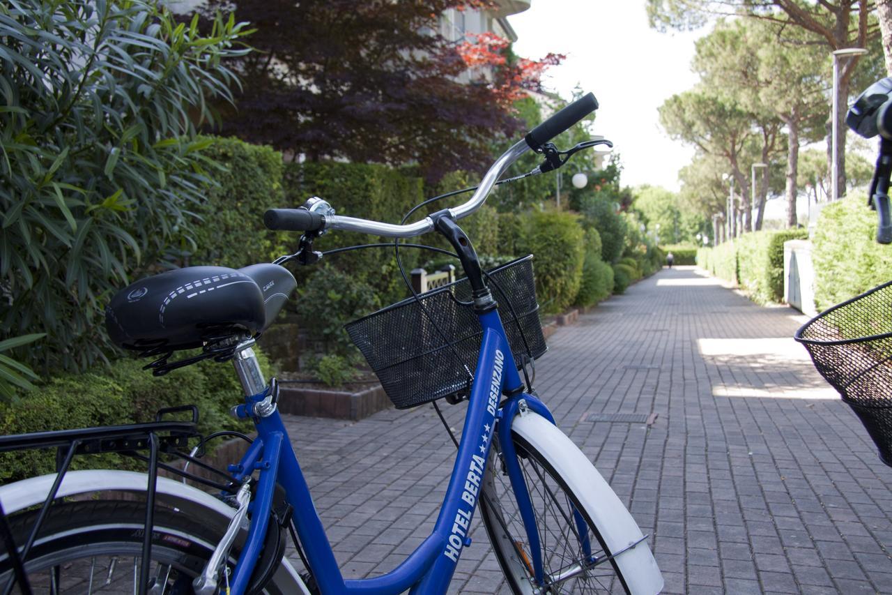 Aparthotel Lauri & Faggi Desenzano del Garda Zewnętrze zdjęcie