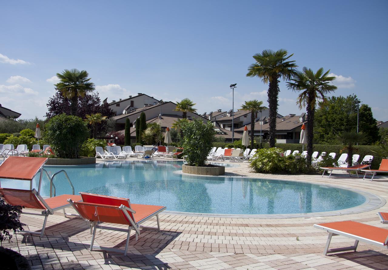 Aparthotel Lauri & Faggi Desenzano del Garda Zewnętrze zdjęcie