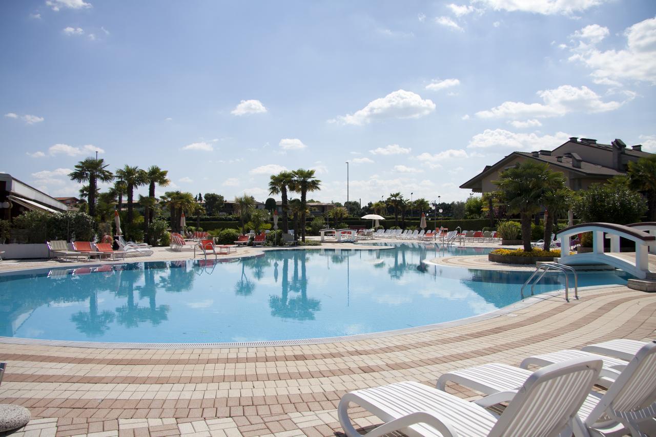 Aparthotel Lauri & Faggi Desenzano del Garda Zewnętrze zdjęcie